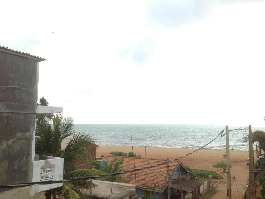 Araliya Blue Beach View Hotel Kudapaduwa Екстер'єр фото