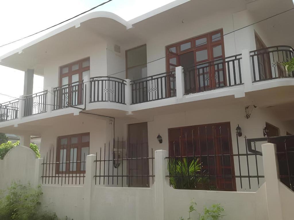 Araliya Blue Beach View Hotel Kudapaduwa Екстер'єр фото