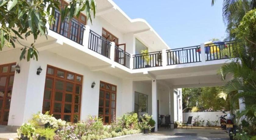 Araliya Blue Beach View Hotel Kudapaduwa Екстер'єр фото