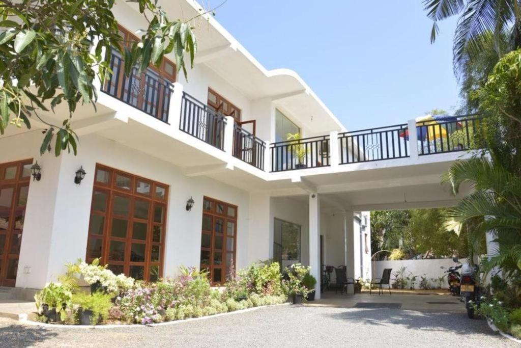 Araliya Blue Beach View Hotel Kudapaduwa Екстер'єр фото